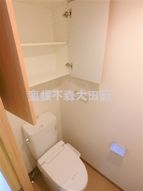 トイレ　棚収納と温水暖房便座付トイレ！