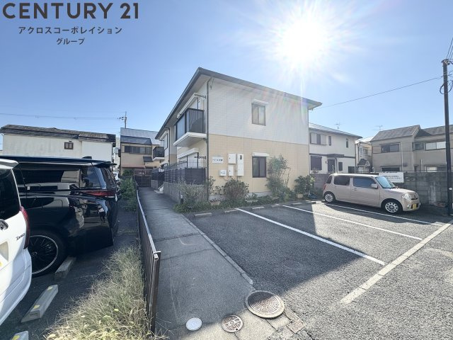 建物外観　敷地内に駐車場あります！