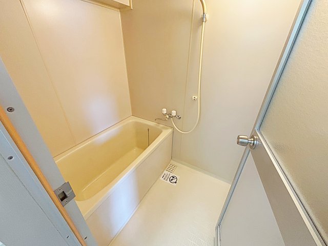 地下鉄名城線 新瑞橋駅 徒歩5分 3階建 築38年の風呂写真