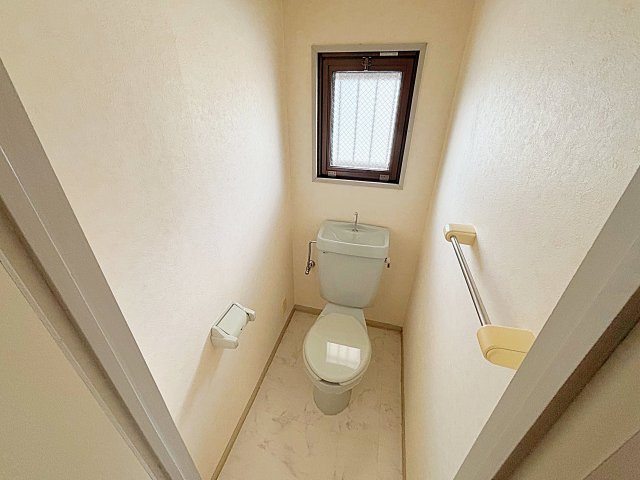 地下鉄名城線 新瑞橋駅 徒歩5分 3階建 築38年のトイレ写真