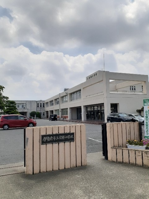 小学校　伊勢崎市立三郷小学校（小学校）まで1200m