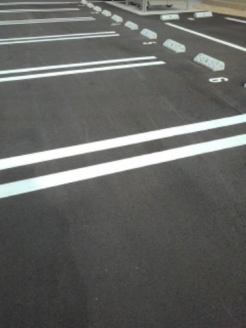 駐車場　駐車場に車を止められます
