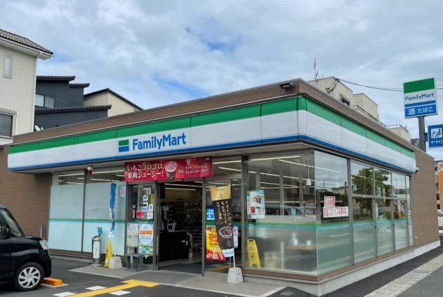 コンビニ　ファミリーマート　大津月輪三丁目店（コンビニ）まで300m