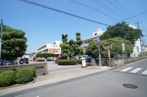 小学校　壬生町立安塚小学校（小学校）まで451m