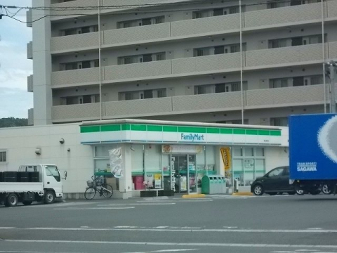 コンビニ　ファミリーマート 福山卸町店（コンビニ）まで778m