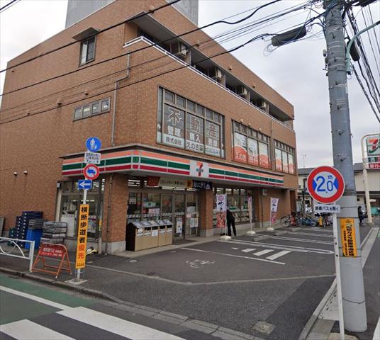 コンビニ　セブンイレブン（コンビニ）まで751m