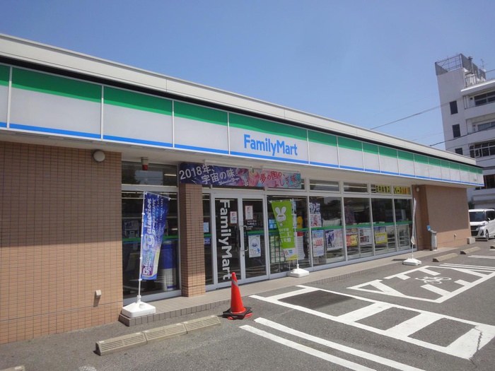 コンビニ　ファミリーマート（コンビニ）まで365m