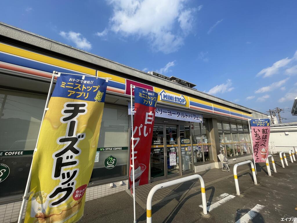 コンビニ　ミニストップ筑紫野塔原店（コンビニ）まで555m