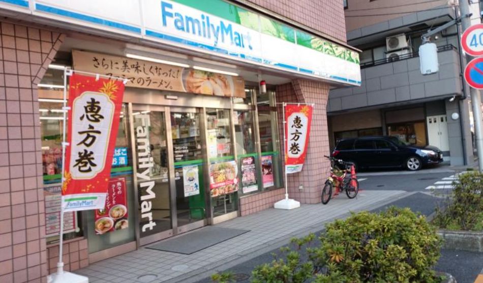 コンビニ　ファミリーマート神田佐久間町店（コンビニ）まで213m