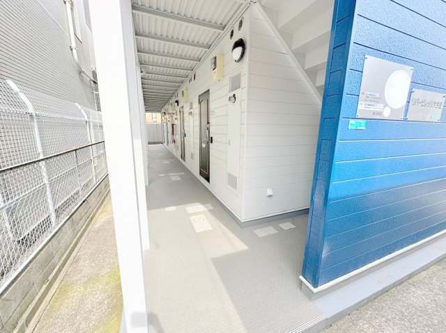 エントランス　オシャレなエントランスは安心のオートロック付きです。