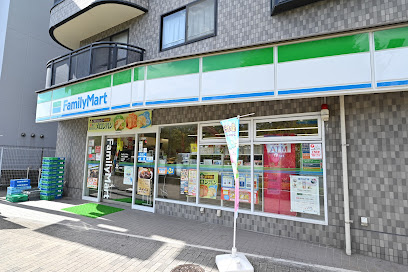 コンビニ　ファミリーマート 大島八丁目店（コンビニ）まで284m