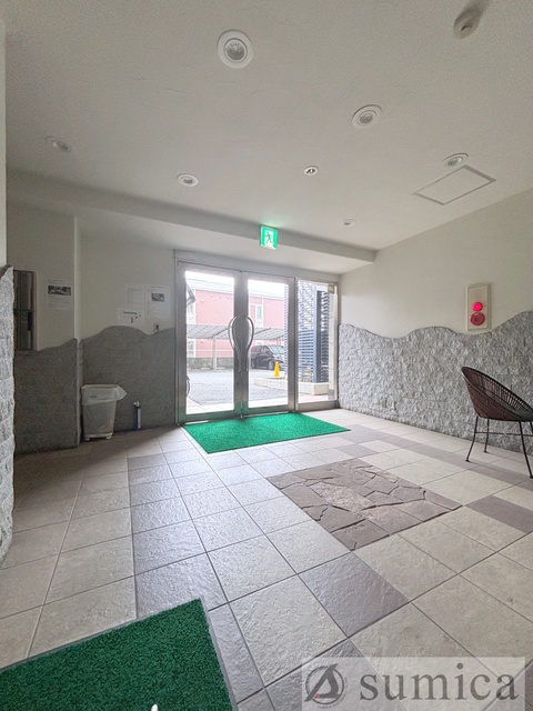 ロビー　落ち着いたエントランス。マンションを演出します。