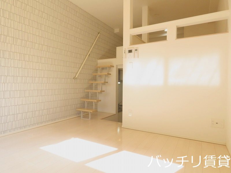 居室・リビング　同型タイプの為、現状を優先いたします。