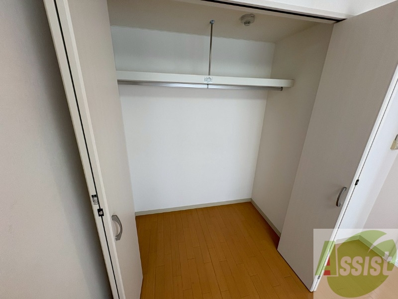 収納　寝室の収納です。部屋がすっきり片付きます。