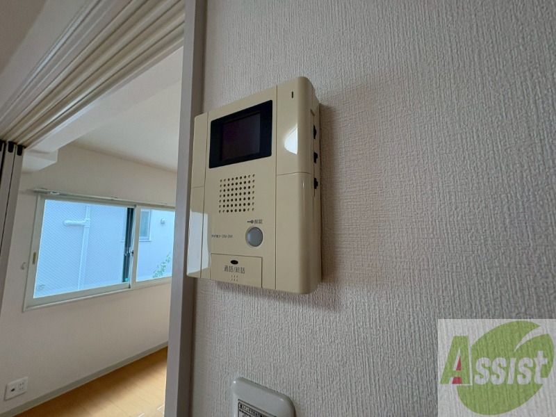 セキュリティ　ＴＶモニター付インターホンです。来客者の顔が見えるので安心！