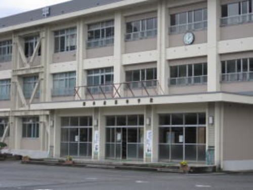中学校　勝山南部中学校（中学校）まで400m