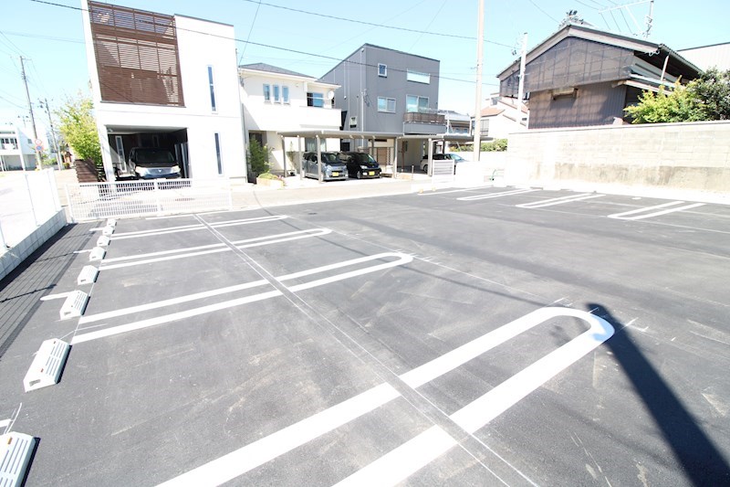 駐車場　敷地内駐車場空きあります