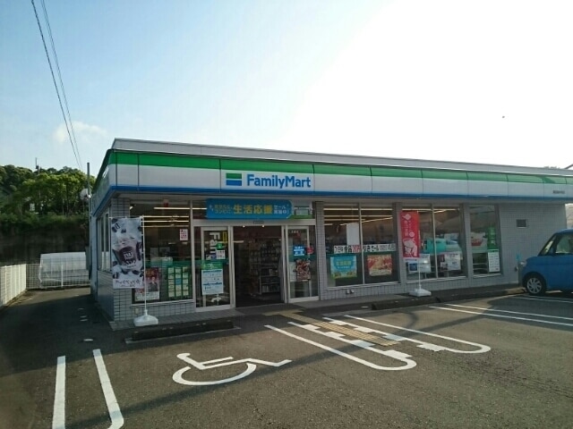 コンビニ　ファミリーマート 高知福井西店（コンビニ）まで535m