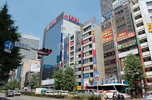 ホームセンター　ヤマダデンキLABI新宿西口館（ホームセンター）まで253m