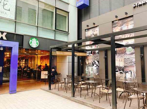 飲食店　スターバックスコーヒー新宿南口店（飲食店）まで111m