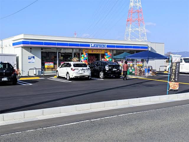 コンビニ　ローソン岡山川入店（コンビニ）まで823m