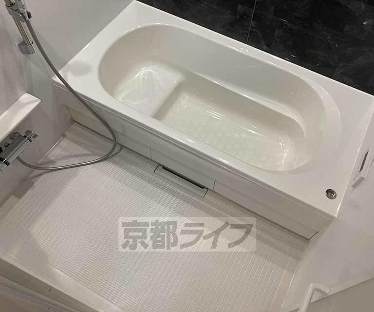 バス・シャワールーム　ゆったりとした１坪タイプのお風呂です！