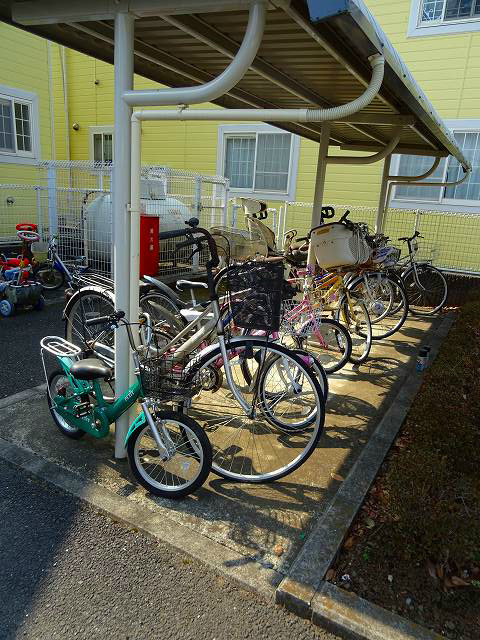 その他共有部分　屋根付の駐輪場完備です。