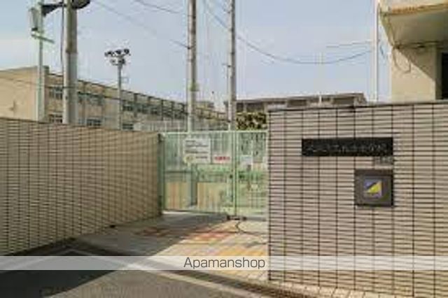 中学校　住吉中学校（中学校）まで686m