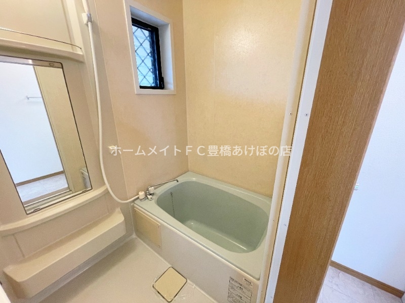 バス・シャワールーム　同型別部屋写真（反転）