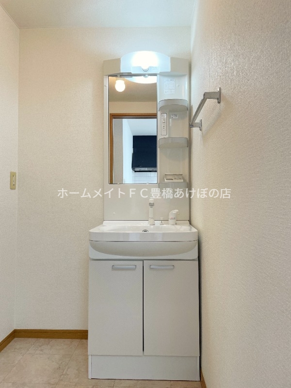 洗面設備　同型別部屋写真（反転）