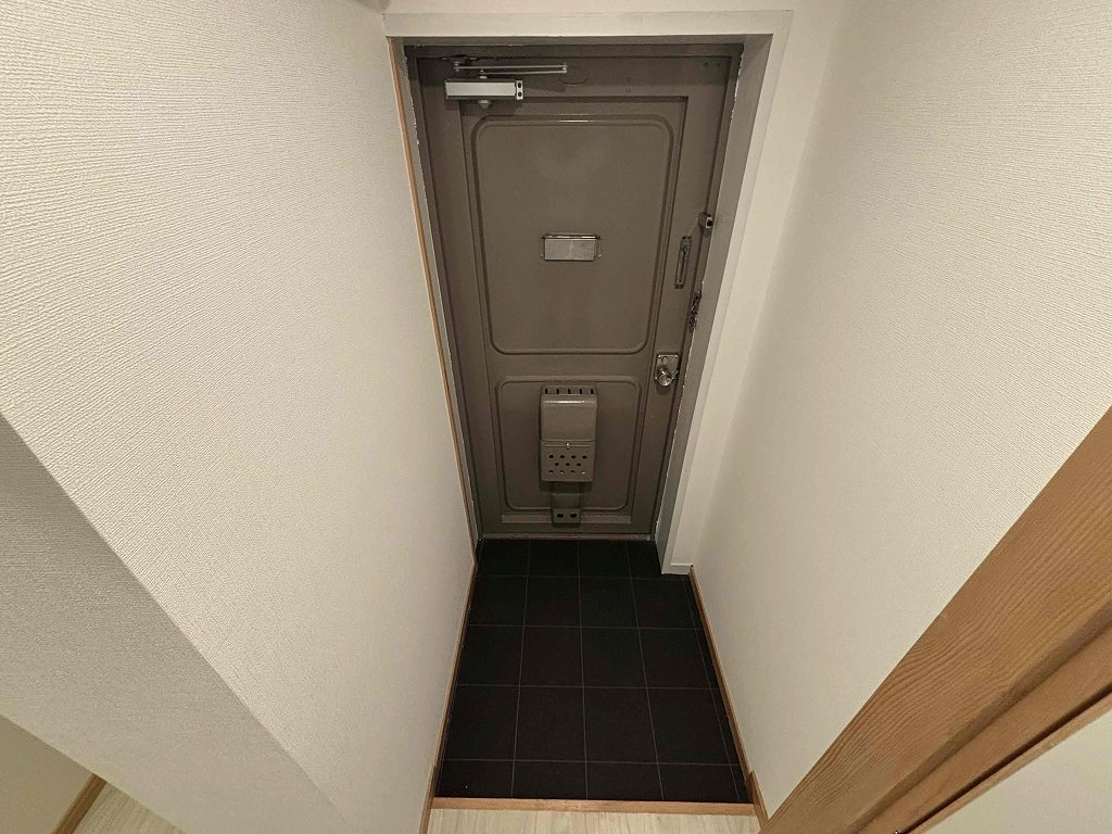 鶴甲コーポ15号館の玄関写真