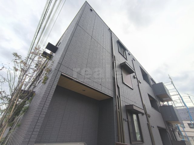 ＪＲ中央線 三鷹駅 バス乗車時間：12分 最寄りバス停で下車 徒歩1分 築1年