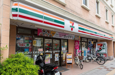 コンビニ　セブンイレブン 板橋大谷口上町店（コンビニ）まで15m