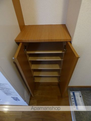 阪急神戸線 十三駅 徒歩5分 8階建 築25年の玄関写真