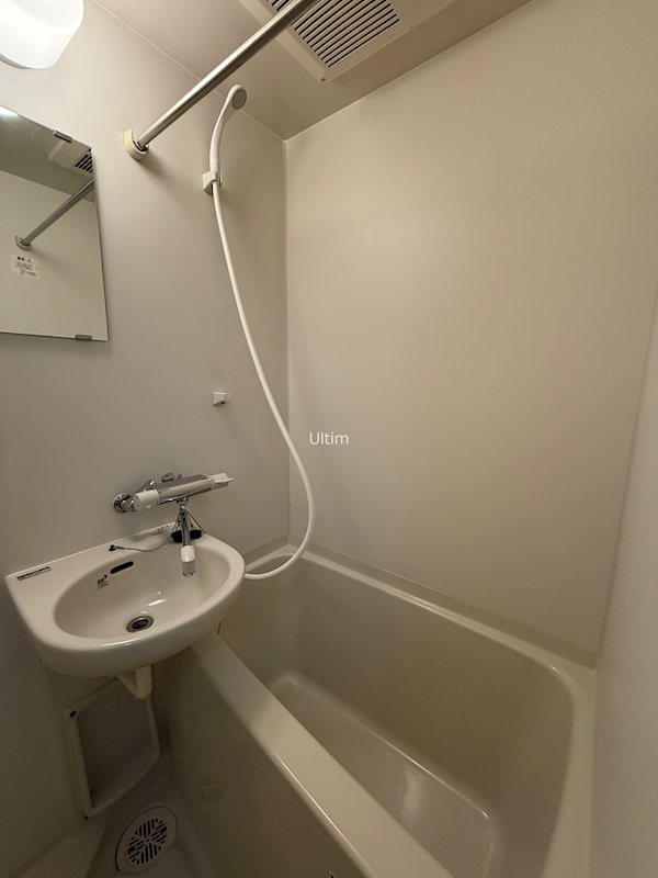 バス・シャワールーム　※別のお部屋の写真です