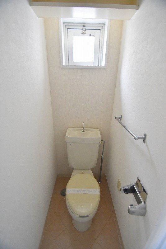 広島電鉄宮島線 ＪＡ広島病院前駅 徒歩3分 4階建 築38年のトイレ写真