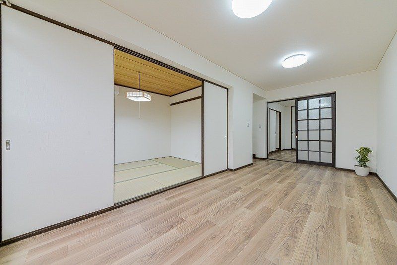 桂山大日町ハイツIIの居間写真