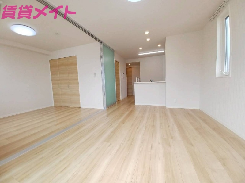 居室・リビング　同型参考写真です