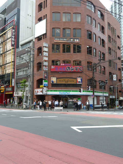 コンビニ　ファミリーマート（コンビニ）まで50m