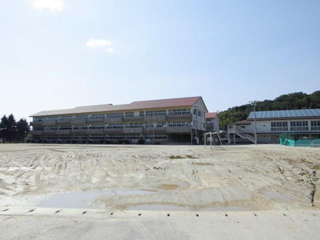 中学校　足利市立坂西中学校（中学校）まで1027m