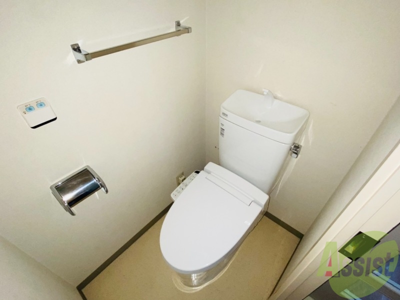 トイレ　温水洗浄便座付きのトイレです