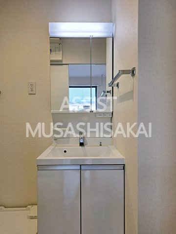 洗面設備　写真：設備同仕様の別号室です