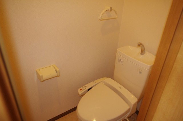 トイレ　同じタイプの別のお部屋です