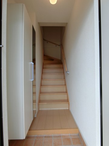 玄関　イメージ201号室の写真（反転あり）