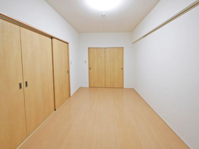 プライムコート立川の居間写真