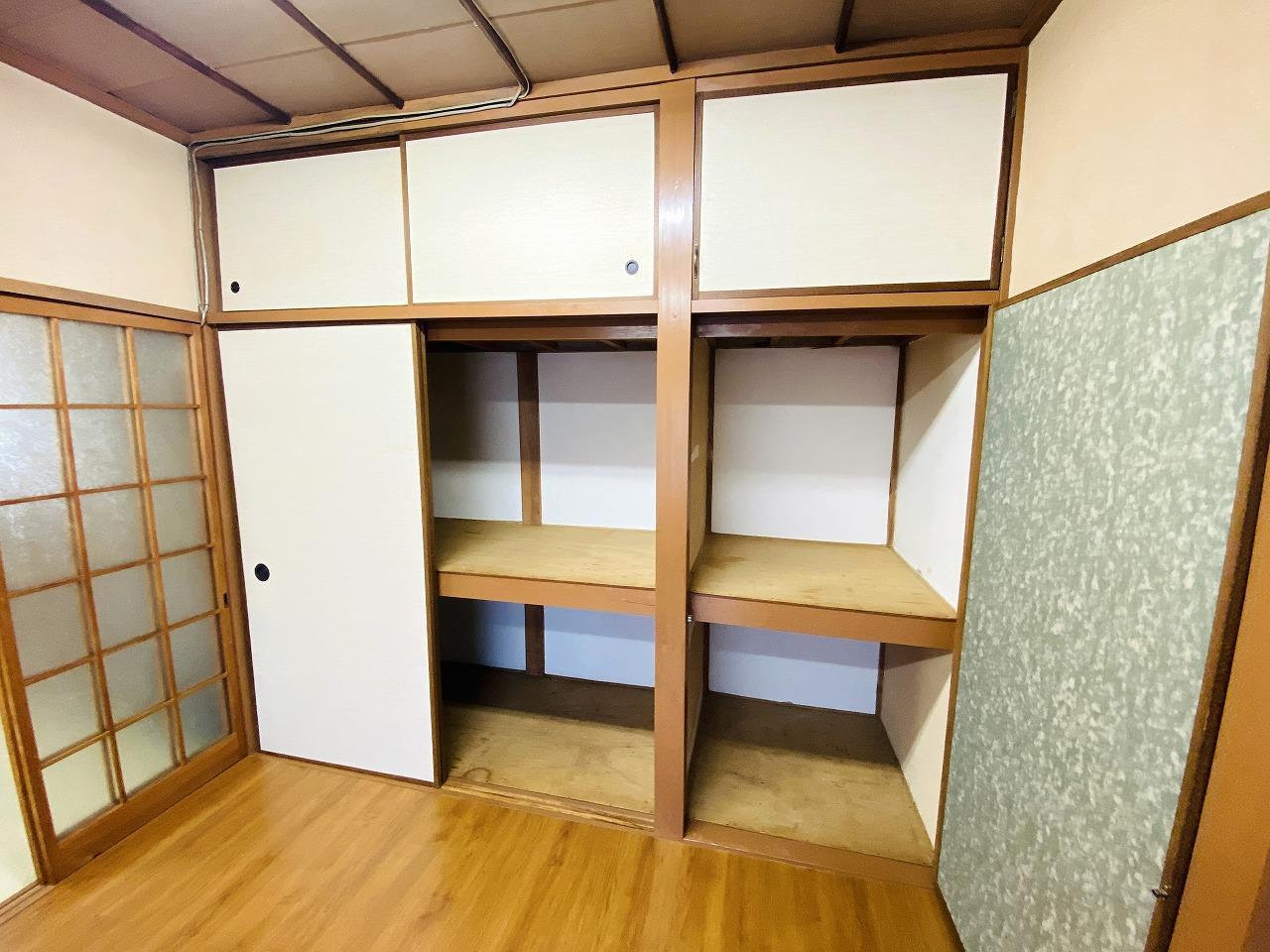 収納　布団や衣装ケースなどたっぷり収納できる押入！