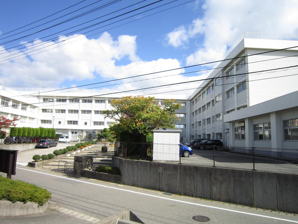 小学校　新潟市立東青山小学校（小学校）まで800m