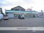 コンビニ　ファミリーマート（コンビニ）まで251m