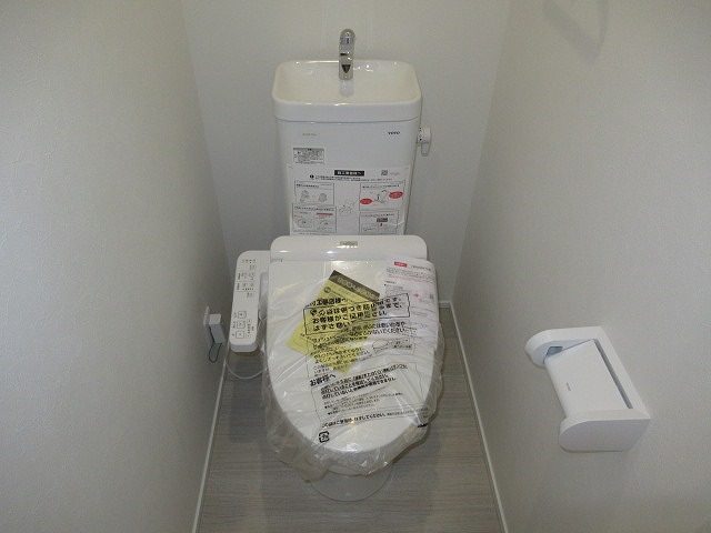 トイレ　ウォシュレット付のトイレになります。