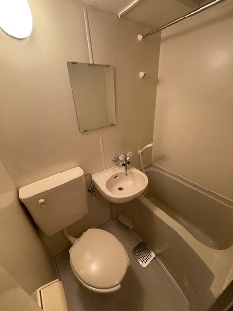 バス・シャワールーム　お掃除がしやすい洗面台付き３点ユニットです☆